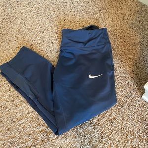 Nike Women’s Dri-fit cropped leggings